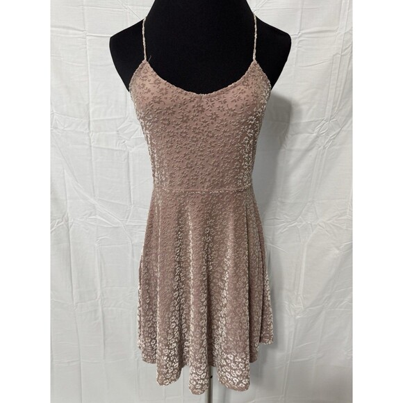 Luna Chix Dusty Pink Dress With Felt Floral Design Size Medium - Picture 1 of 3